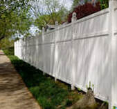 white vinyl privacy fence 